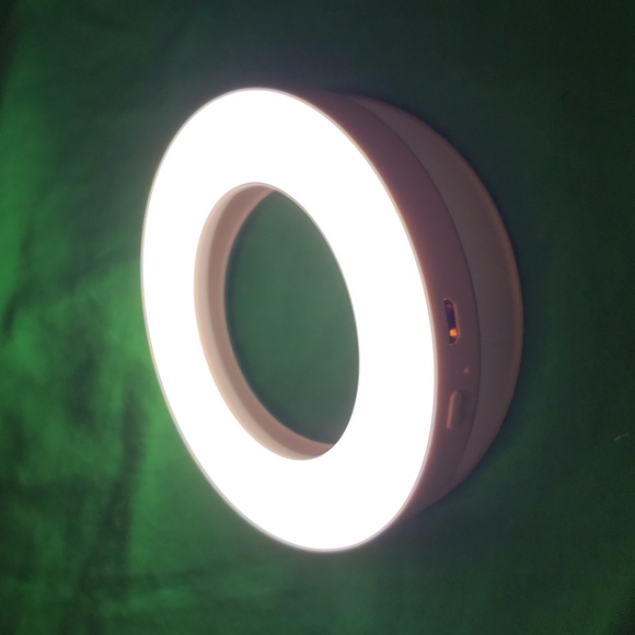 Clip On Bright White LED Ring Light with USB Cable and Soft Bag - Picture 4 of 8